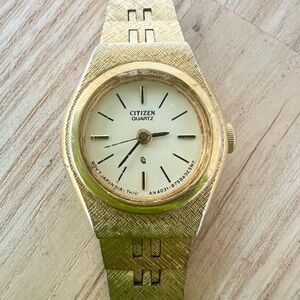 VINTAGE Citizen Quartz ladies dainty gold tone dress watch NEW BATTERY